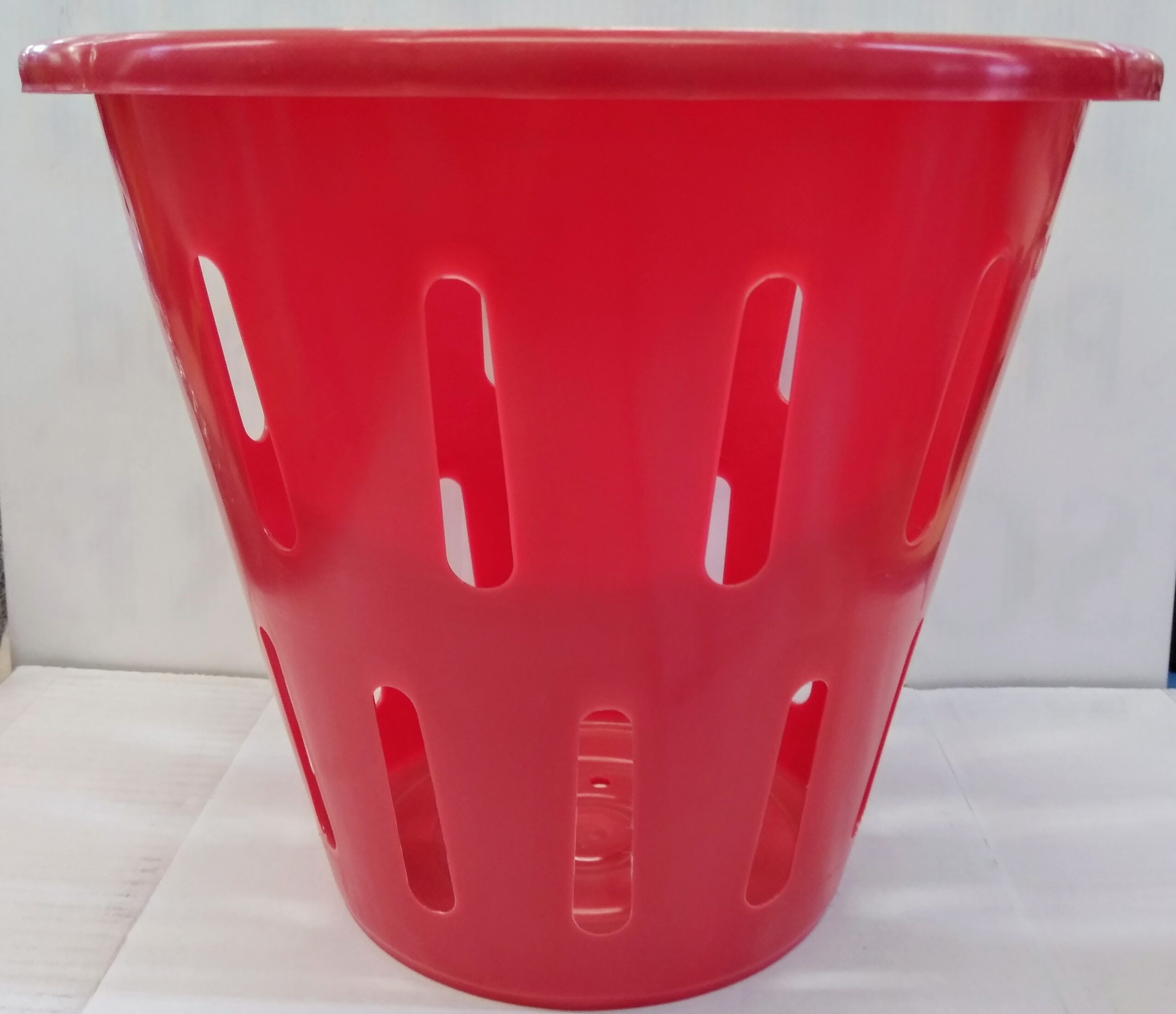 Plastic 1/2 Bushel Basket Red